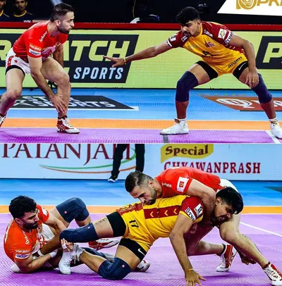 pro kabaddi pkl 10  ಮನೆಯಂಗಳದಲ್ಲಿ ಗುಜರಾತ್ ಜೈಂಟ್ಸ್ ಶುಭಾರಂಭ  ಫಜಲ್ ಅತ್ರಾಚಲಿಯ ಹೆಬ್ಬಂಡೆ ಕೋಟೆ ಅಭೇದ್ಯ  ಪವನ್ ಶೆರಾವತ್ ವೀರಾವೇಶ  