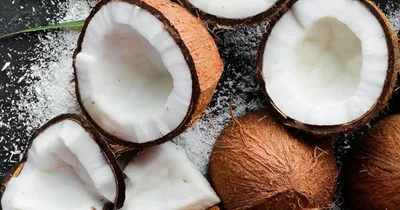 coconut husk pealing  ಚಿಪ್ಪಿನಿಂದ ತೆಂಗಿನಕಾಯಿ ತೆಗೆಯಲು ಈ ವಿಧಾನ ಬಳಸಿ   ಜಸ್ಟ್ ಸೆಕೆಂಡಿನಲ್ಲಿ ಬೇರ್ಪಡಿಸಿ