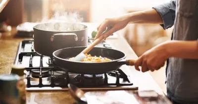 kitchen tips  ಅನ್ನ ಸೀದು ಹೋಯ್ತಾ ಚಿಂತಿಸಬೇಡಿ   ಸುಟ್ಟ ವಾಸನೆ ಹೋಗಲಾಡಿಸಲು ಈ ಟಿಪ್ಸ್ ಫಾಲೋ ಮಾಡಿ  