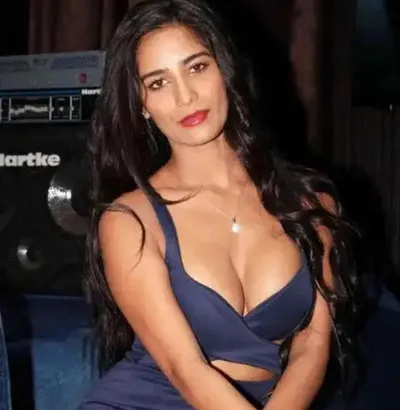 poonam pandey  ಪೂನಂ‌ ಪಾಂಡೆ ಫ್ಯಾಮಿಲಿ ನಾಪತ್ತೆ  ಪ್ರಚಾರಕ್ಕಾಗಿ ಸಾವಿನ ನಾಟಕವಾಡಿದ್ರಾ ನಟಿ  