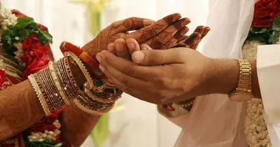 marriage  ಪತ್ನಿಗೆ ಬಾಲ್ಯದ ಪ್ರೇಮಿ ಜೊತೆ ಮದುವೆ ಮಾಡಿಸಿದ ತ್ಯಾಗಮಯಿ ಪತಿ  ಕೊನೆಗೆ ಪತ್ನಿಗೆ ಟ್ವಿಸ್ಟ್ ಇಟ್ಟ ಪತಿ 