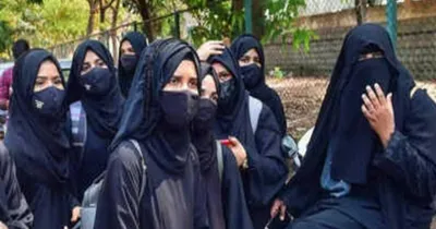 hijab  ಹಿಜಾಬ್‌ ವಿಚಾರ ಸಂಬಂಧ  ವಿದ್ಯಾರ್ಥಿನಿಯರ ಮುಖದಲ್ಲಿ ಮಂದಹಾಸ   